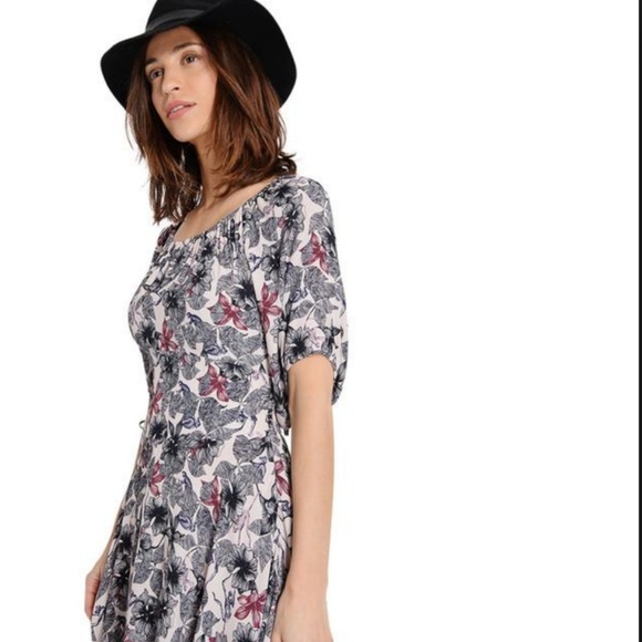 Maje Dress - extremely flattering Size M Floral - Picture 3 of 7